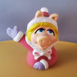 Muppets Miss Piggy Finger Puppet Pink Winter Cold Weather Carls Jr Premium 2"
